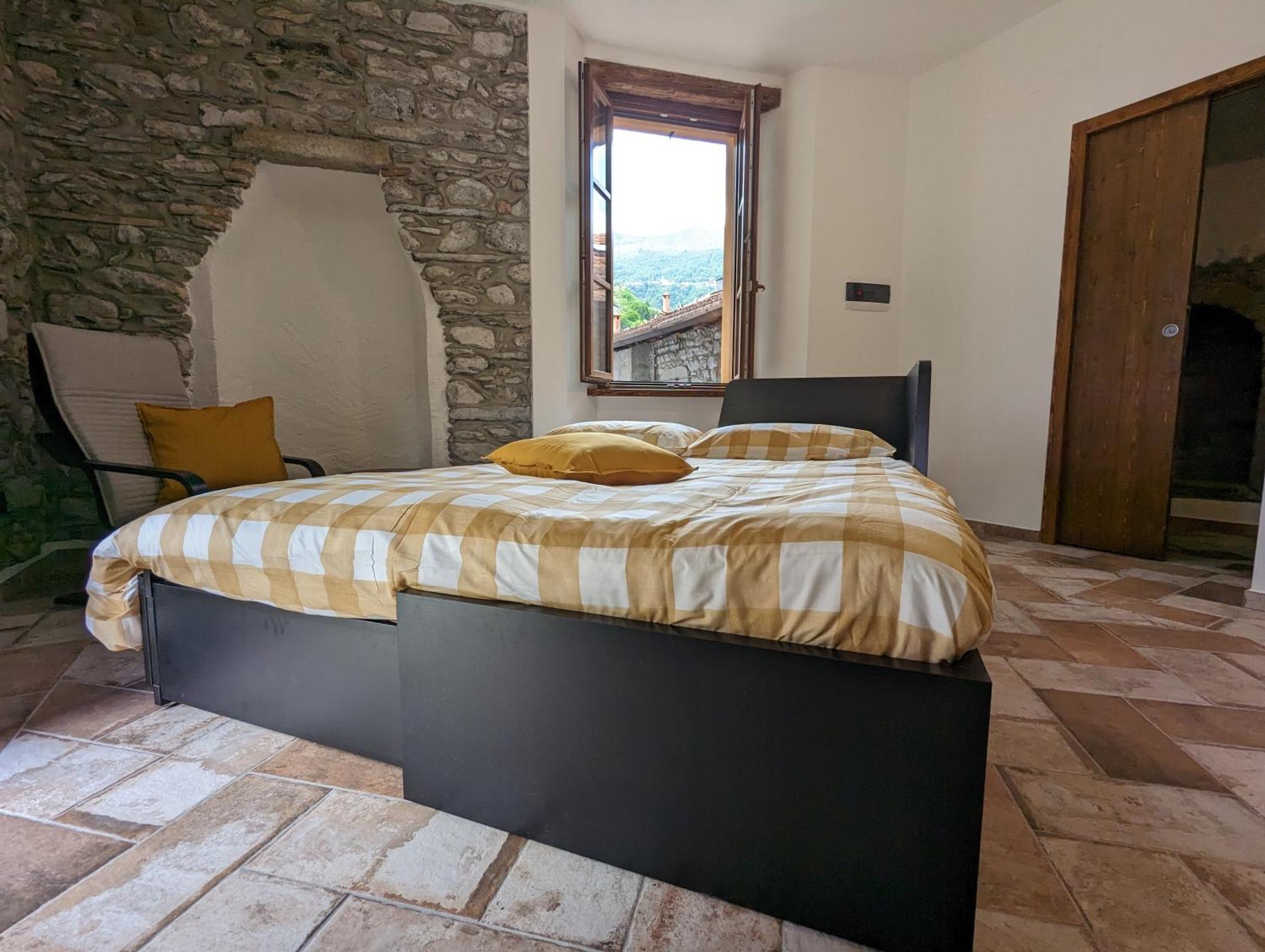 Antica Osteria Apartments Dongo Oda fotoğraf